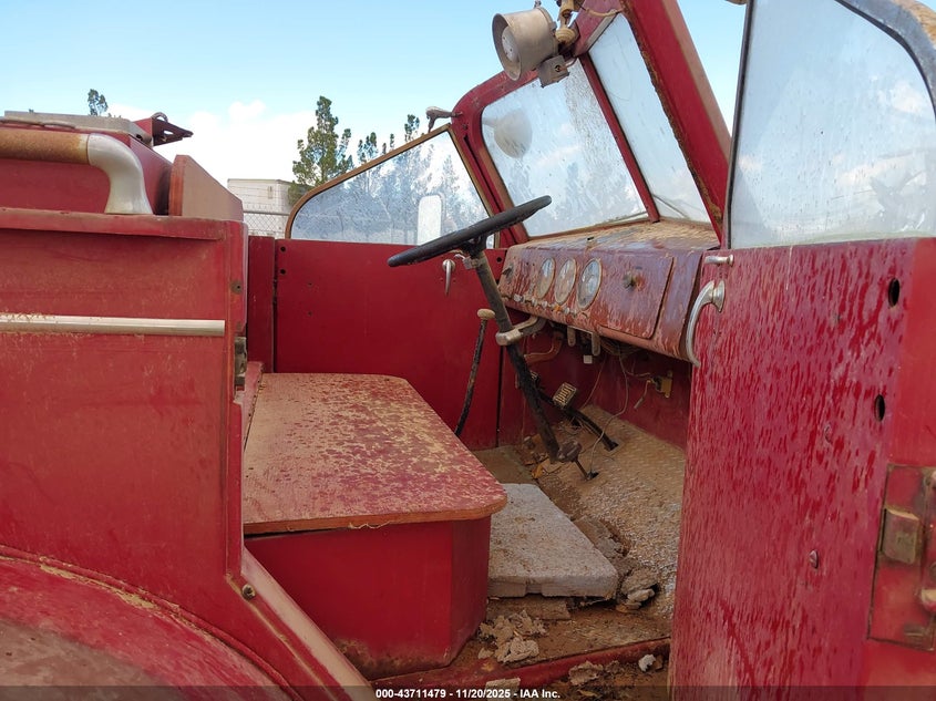 1952 AMERICAN LAFRANCE FIRETRUCK auction photo 5
