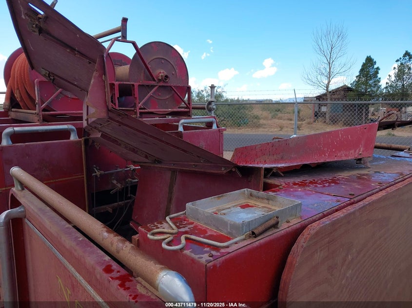 1952 AMERICAN LAFRANCE FIRETRUCK auction photo 8