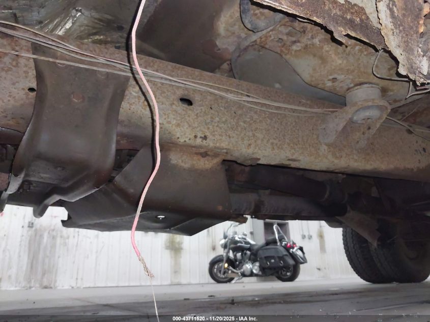 2002 Ford F-350 Lariat/Xl/Xlt VIN: 1FTWW33F02EC44621 Lot: 43711520