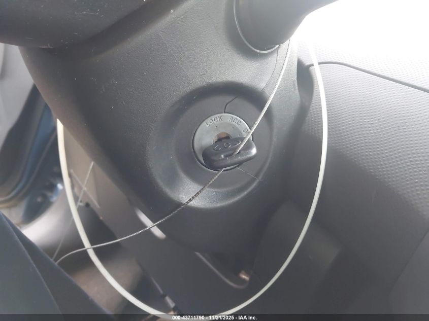 2009 Toyota Yaris VIN: JTDJT903595255950 Lot: 43711790