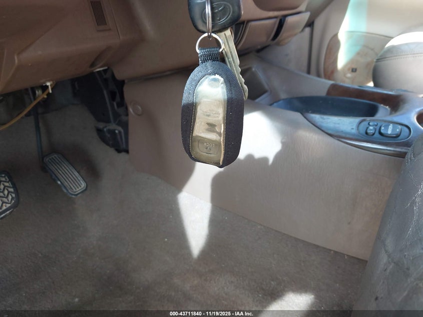 2002 Toyota Sequoia Limited V8 VIN: 5TDZT38A12S098971 Lot: 43711840