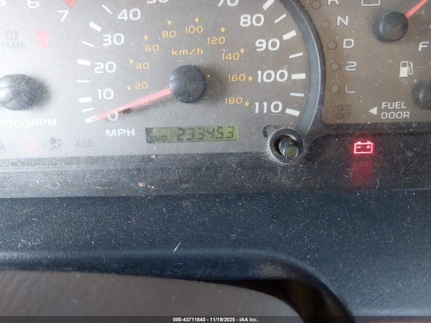 2002 Toyota Sequoia Limited V8 VIN: 5TDZT38A12S098971 Lot: 43711840