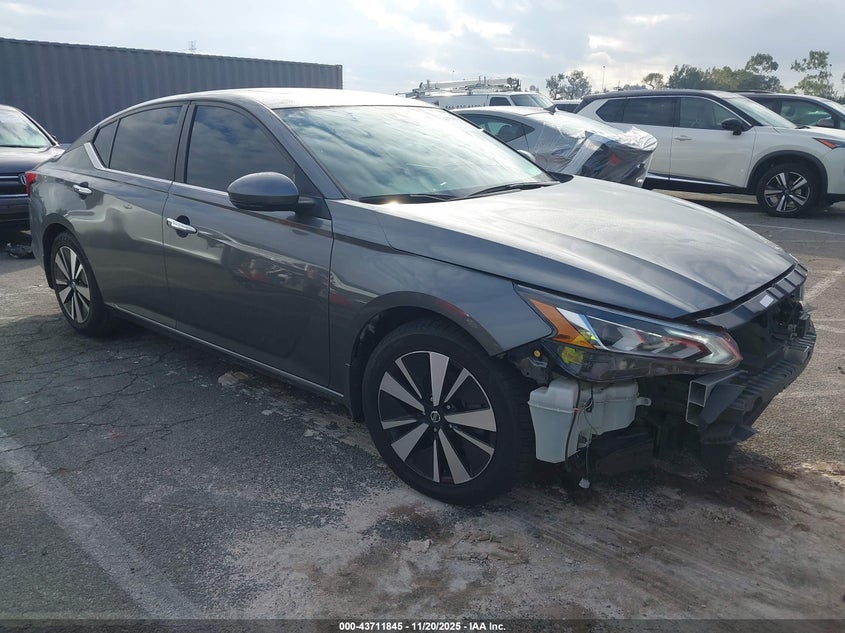 NISSAN ALTIMA SV FWD