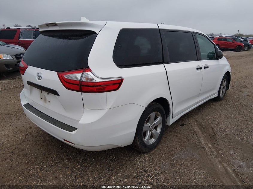 5TDZZ3DC2KS988501 2019 TOYOTA SIENNA photo no. 4