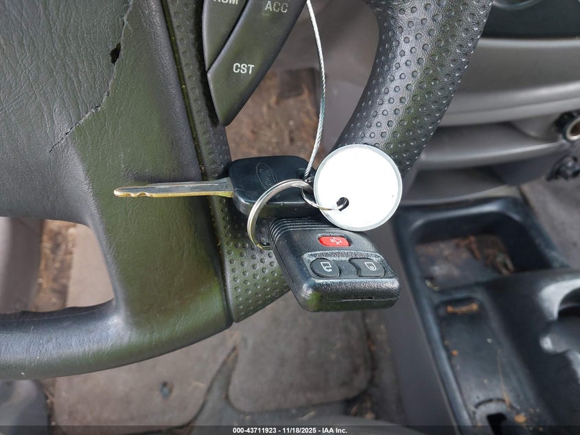 2002 Ford Escape Xls VIN: 1FMYU01152KD00375 Lot: 43711923