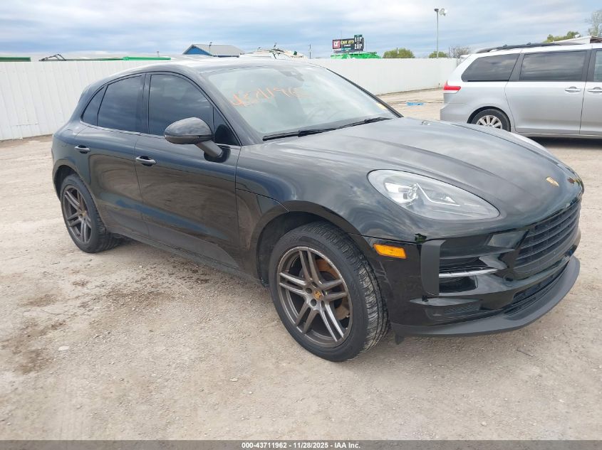 PORSCHE MACAN