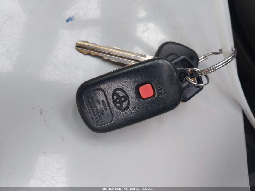 2002 Toyota Sequoia Sr5 V8 VIN: 5TDZT34AX2S124361 Lot: 43712230