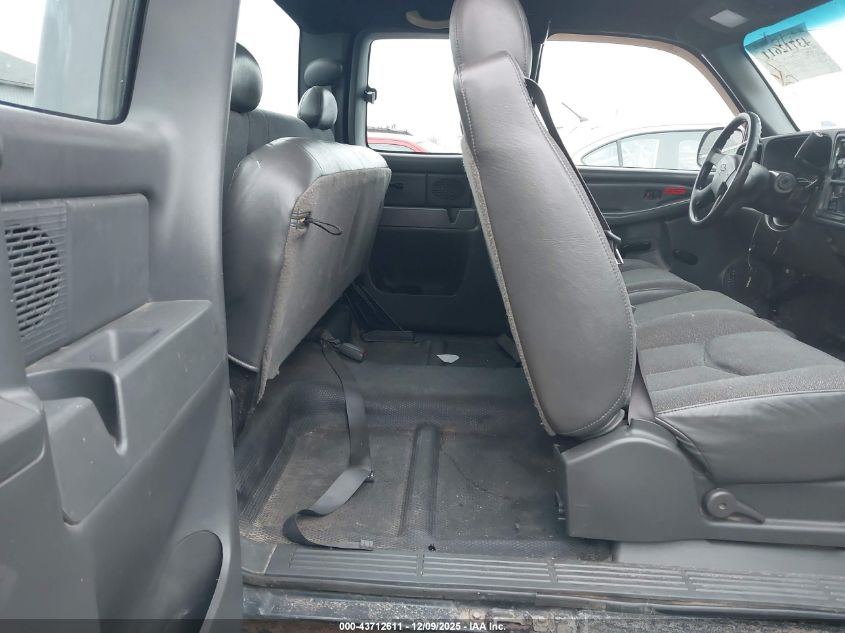 2005 Chevrolet Silverado 1500 Work Truck VIN: 2GCEC19T851277796 Lot: 43712611