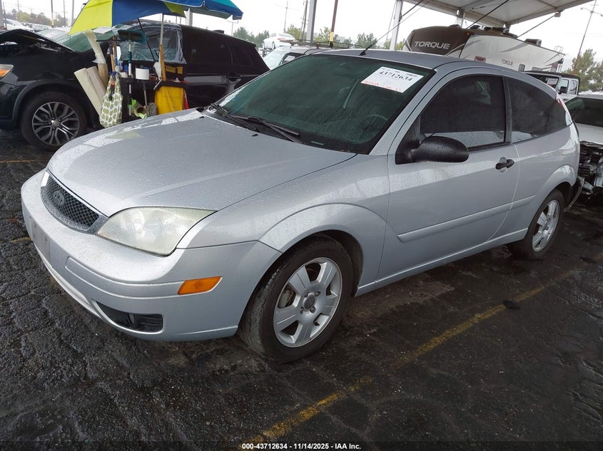 3FAFP31N35R104450 2005 FORD FOCUS photo no. 2