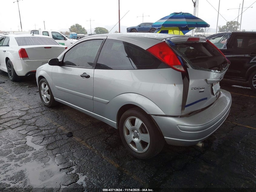3FAFP31N35R104450 2005 FORD FOCUS photo no. 3
