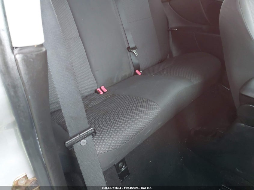 3FAFP31N35R104450 2005 FORD FOCUS photo no. 8