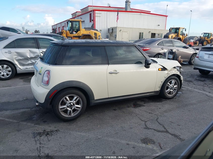 2013 Mini Hardtop Cooper VIN: WMWSU3C59DT692346 Lot: 43712855