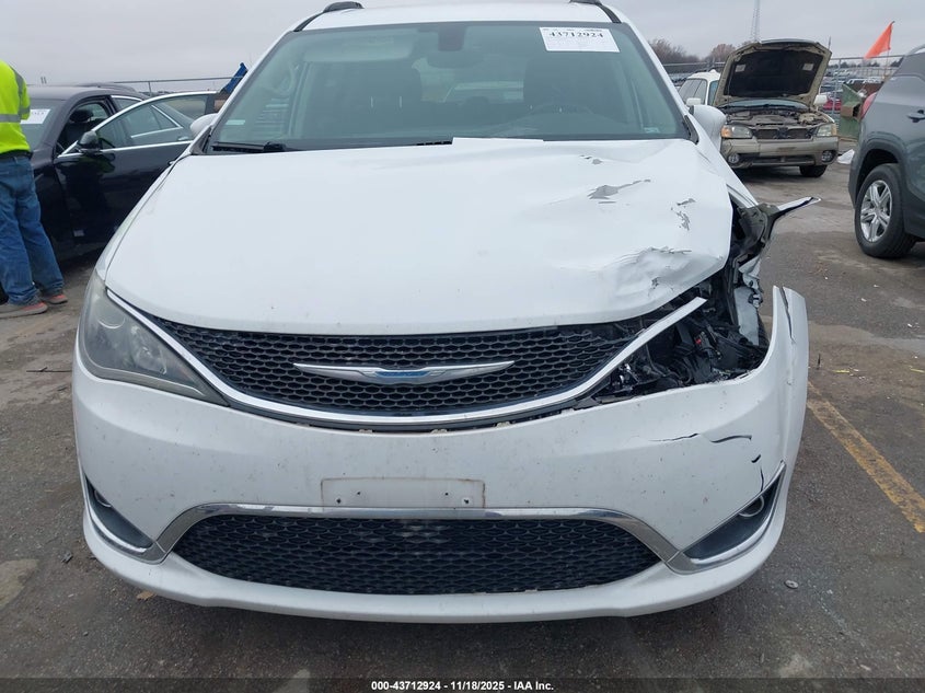 2017 Chrysler Pacifica Touring-L VIN: 2C4RC1BG2HR539980 Lot: 43712924