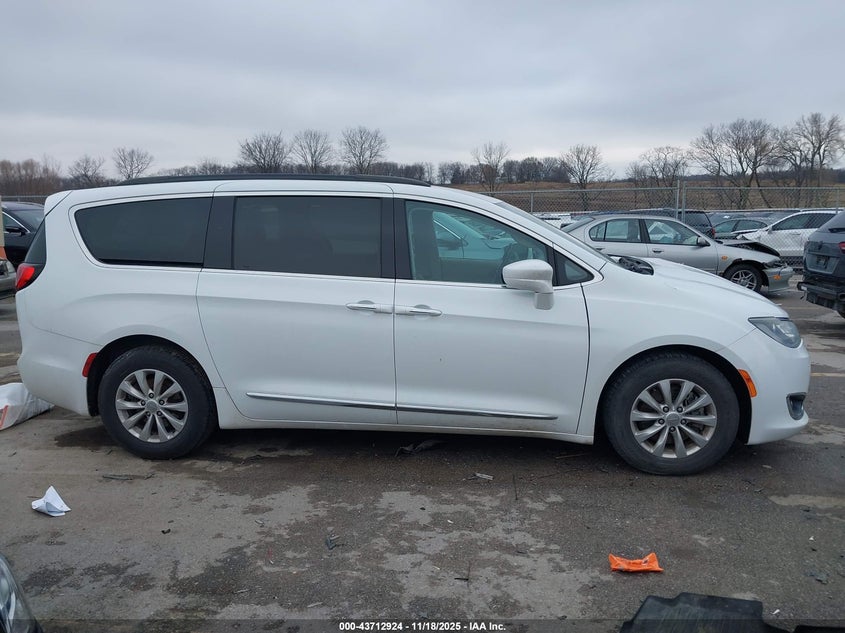 2017 Chrysler Pacifica Touring-L VIN: 2C4RC1BG2HR539980 Lot: 43712924