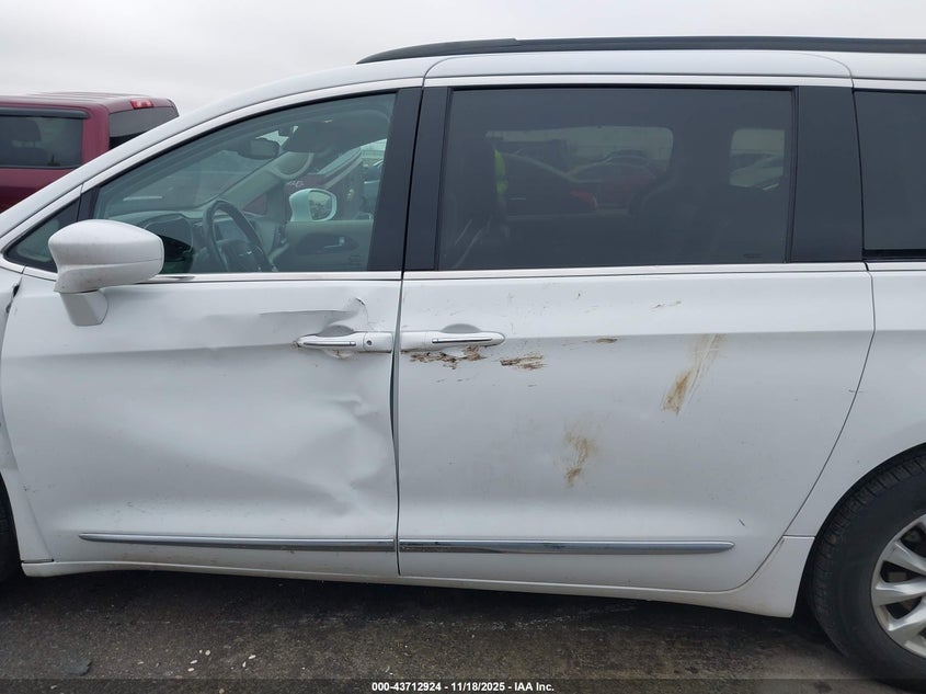 2017 Chrysler Pacifica Touring-L VIN: 2C4RC1BG2HR539980 Lot: 43712924