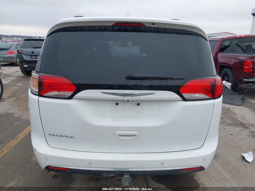 2017 Chrysler Pacifica Touring-L VIN: 2C4RC1BG2HR539980 Lot: 43712924