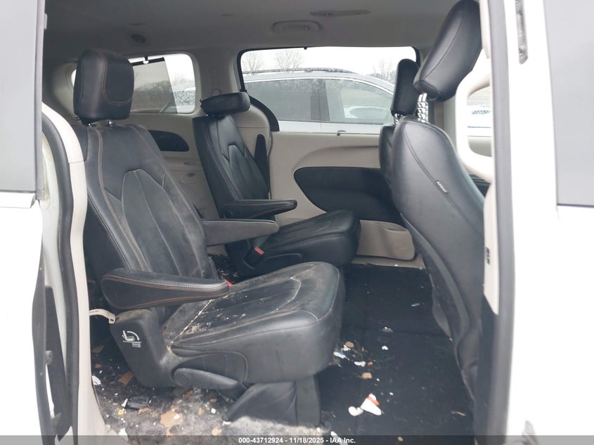 2017 Chrysler Pacifica Touring-L VIN: 2C4RC1BG2HR539980 Lot: 43712924