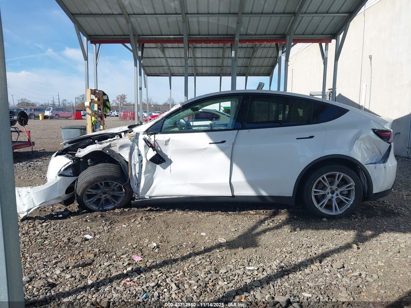 2023 Tesla Model Y Awd/Long Range Dual Motor All-Wheel Drive VIN: 7SAYGDEE7PF699670 Lot: 43712950