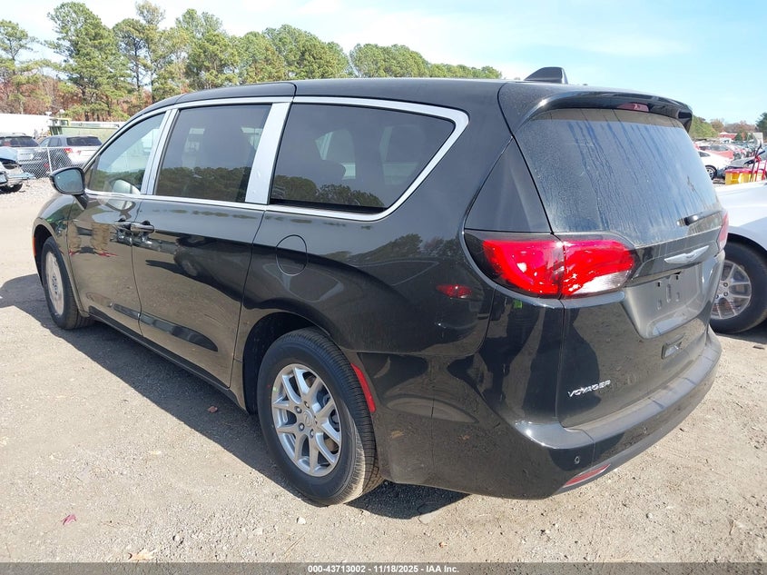 2C4RC1CG2TR185126 2026 CHRYSLER VOYAGER photo no. 3