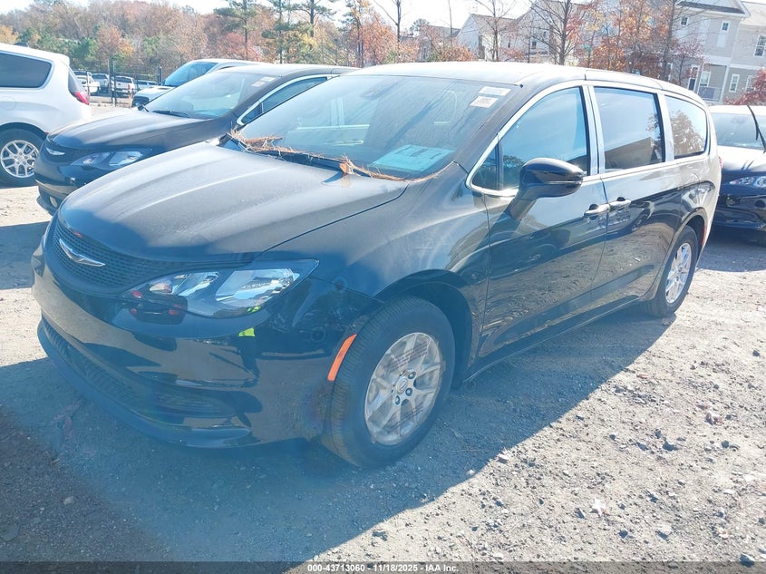 2C4RC1CG9TR189741 2026 CHRYSLER VOYAGER photo no. 2