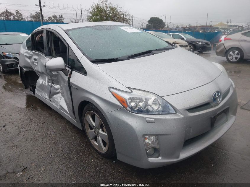 TOYOTA PRIUS V