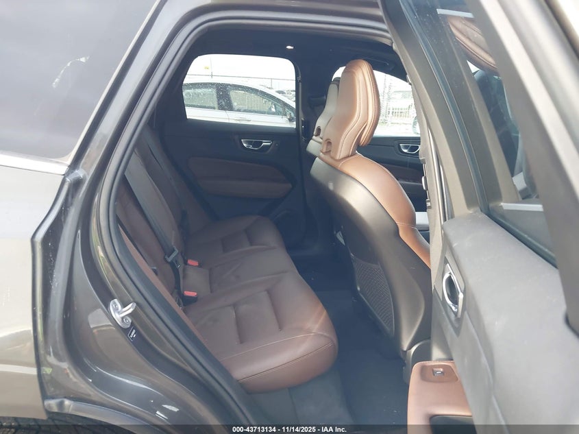 YV4L12RK6N1035585 2022 VOLVO XC60 photo no. 8