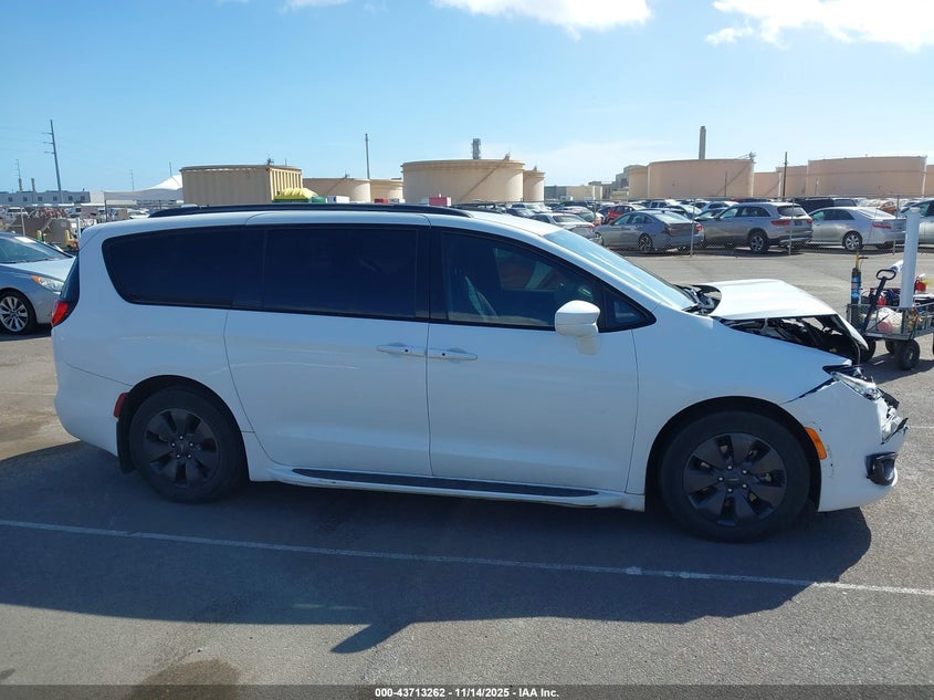 2020 Chrysler Pacifica Hybrid Touring L VIN: 2C4RC1L74LR258822 Lot: 43713262