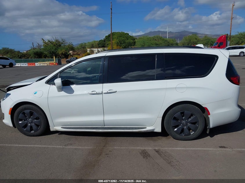 2020 Chrysler Pacifica Hybrid Touring L VIN: 2C4RC1L74LR258822 Lot: 43713262