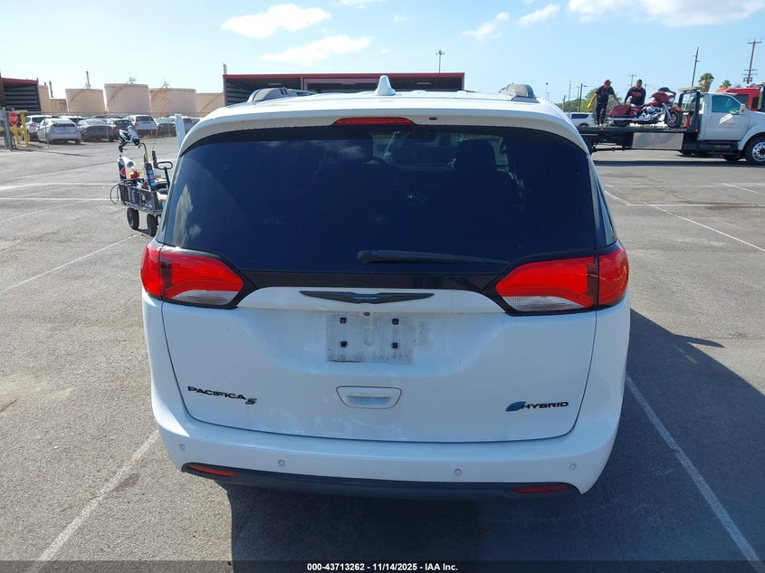 2020 Chrysler Pacifica Hybrid Touring L VIN: 2C4RC1L74LR258822 Lot: 43713262