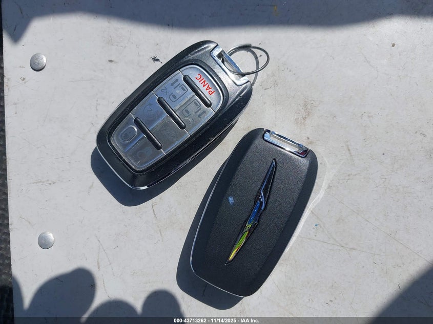 2020 Chrysler Pacifica Hybrid Touring L VIN: 2C4RC1L74LR258822 Lot: 43713262