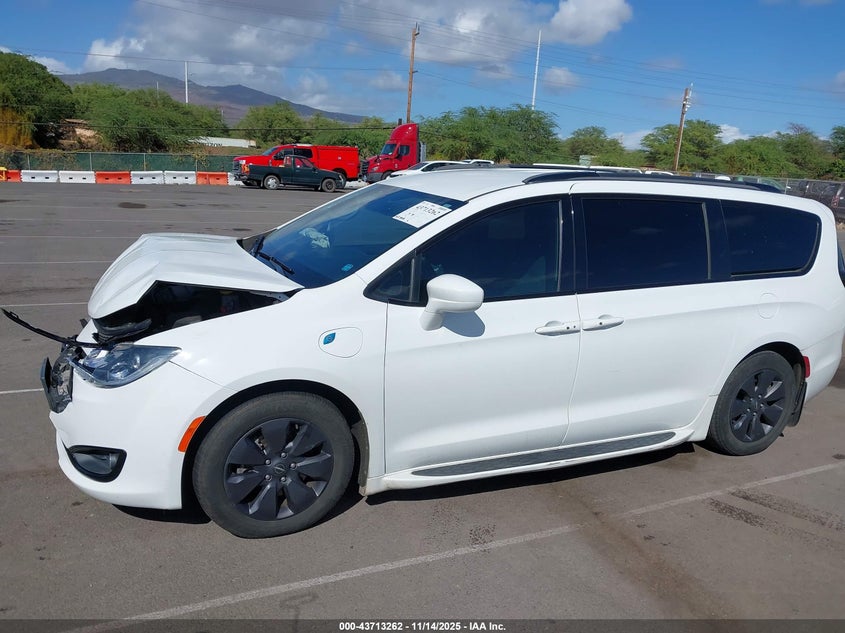 2020 Chrysler Pacifica Hybrid Touring L VIN: 2C4RC1L74LR258822 Lot: 43713262