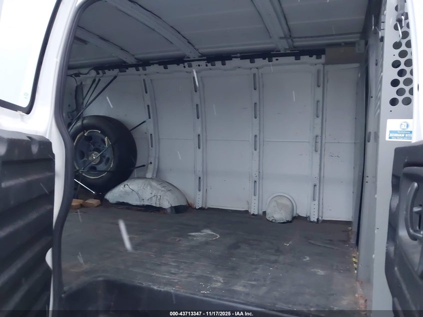 2005 GMC Savana Standard VIN: 1GTHG35U651228808 Lot: 43713347