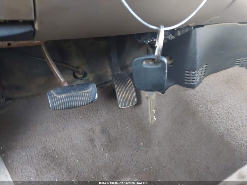 2003 Ford F-150 Lariat/Xl/Xlt VIN: 1FTRX17W53NA29827 Lot: 43713415