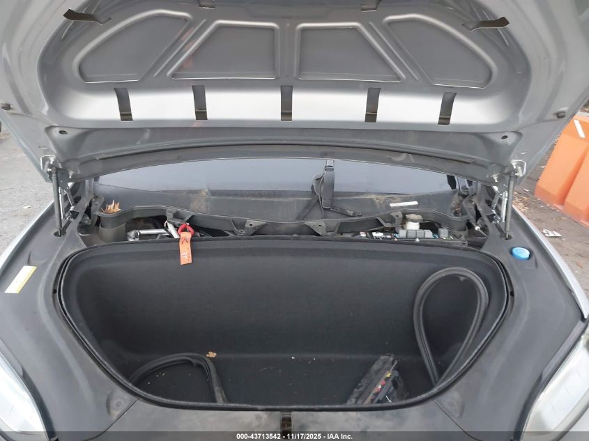 2017 Tesla Model X 100D/75D/90D VIN: 5YJXCDE20HF047713 Lot: 43713542