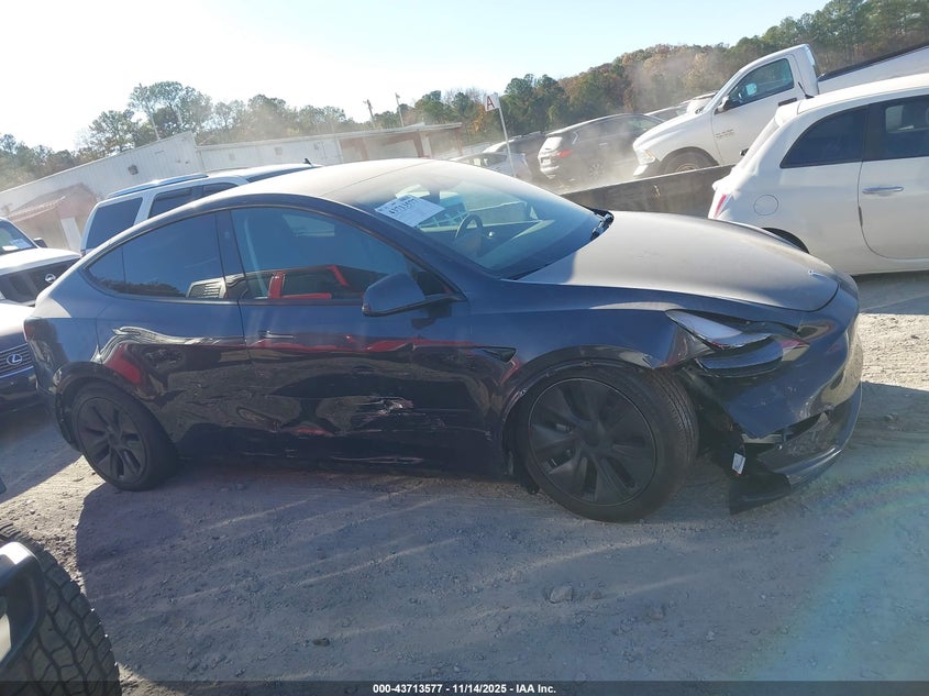 2025 Tesla Model Y Long Range Dual Motor Rear-Wheel Drive VIN: 7SAYGDED1SA365339 Lot: 43713577