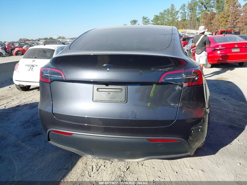 2025 Tesla Model Y Long Range Dual Motor Rear-Wheel Drive VIN: 7SAYGDED1SA365339 Lot: 43713577