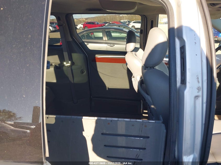 2006 Chrysler Town & Country Limited VIN: 2A4GP64L16R926711 Lot: 43713605