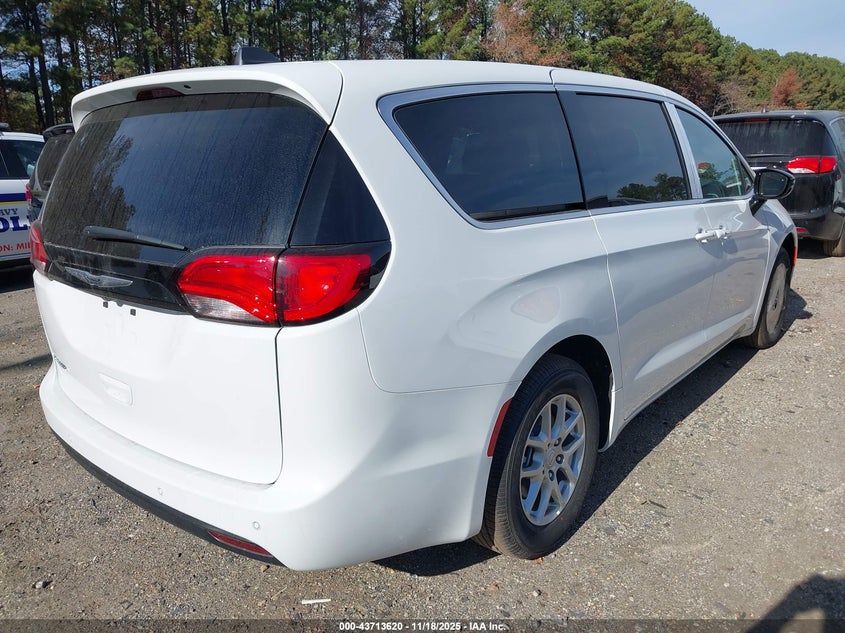 2C4RC1CG6TR189695 2026 CHRYSLER VOYAGER photo no. 4