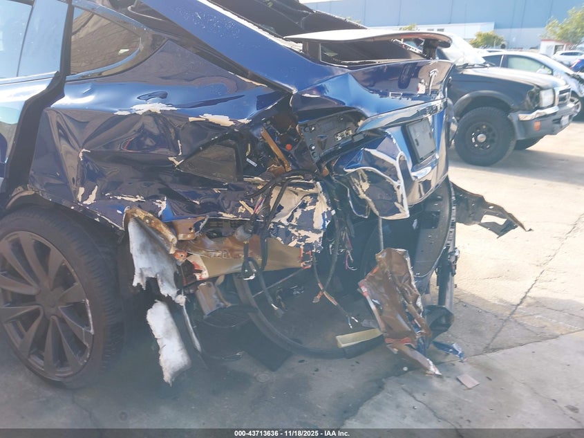 2022 Tesla Model X Dual Motor All-Wheel Drive VIN: 7SAXCBE58NF351269 Lot: 43713636