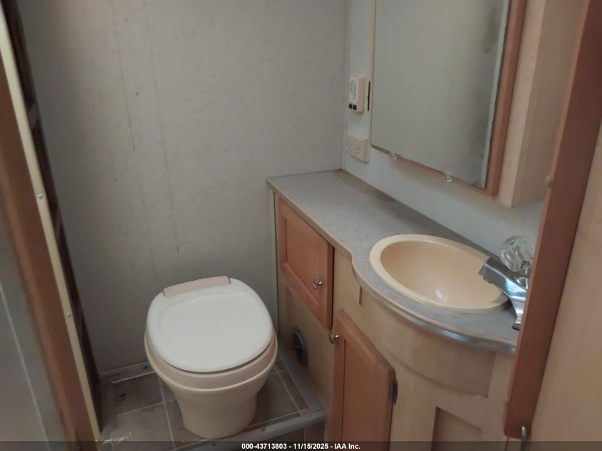 2004 Ford E-450 Cutaway Standard VIN: 1FDXE45S94HA15844 Lot: 43713803