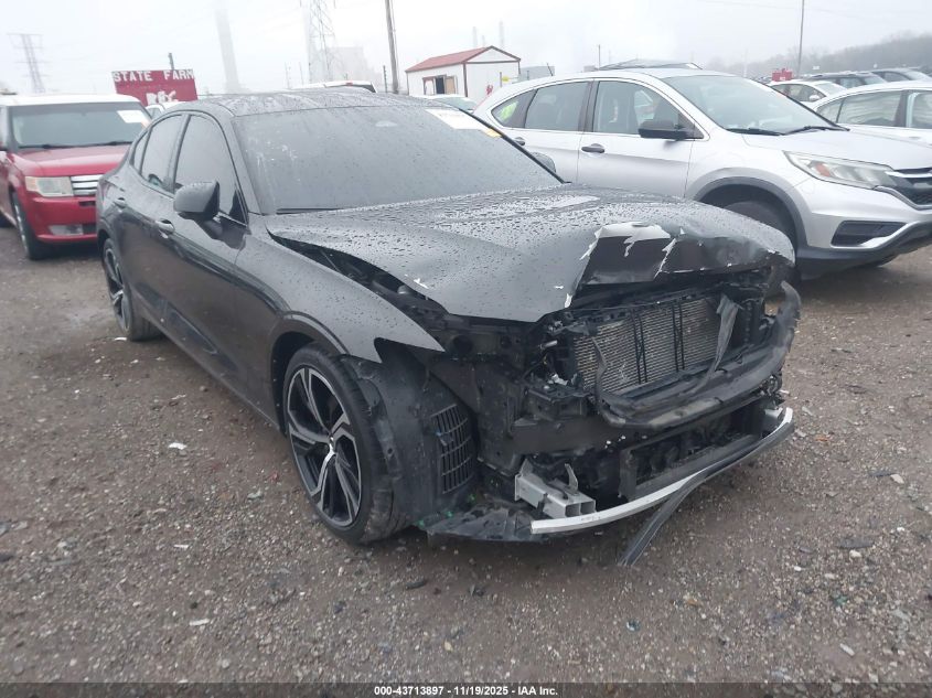 VOLVO S60 B5 PLUS DARK THEME