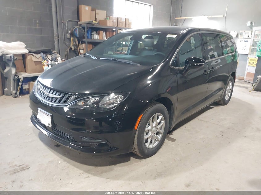 2C4RC1CG3TR192456 2026 CHRYSLER VOYAGER photo no. 2