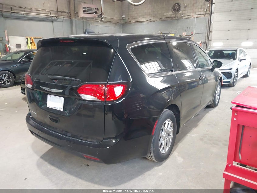 2C4RC1CG3TR192456 2026 CHRYSLER VOYAGER photo no. 4