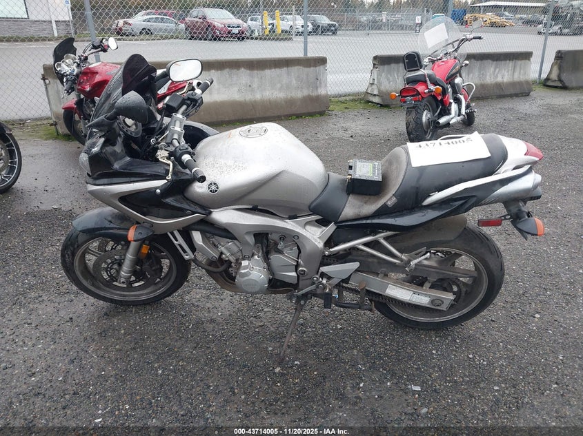 2004 Yamaha Fz6 S VIN: JYARJ08E54A000401 Lot: 43714005