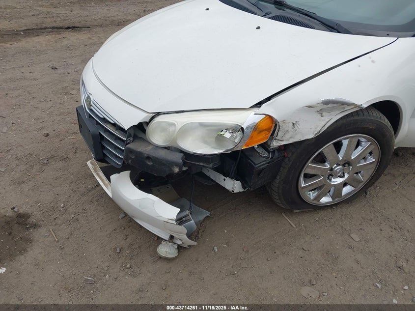 2005 Chrysler Sebring Limited VIN: 1C3EL65R45N705244 Lot: 43714261