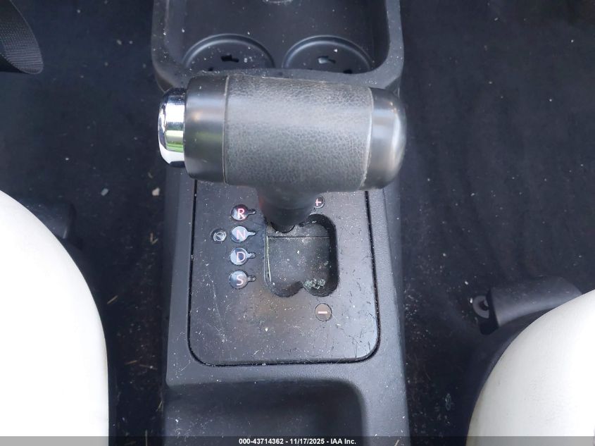 2008 Volkswagen New Beetle Black Tie Edition/Triple White VIN: 3VWFW31C18M517297 Lot: 43714362