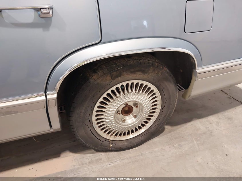 1992 Cadillac Deville VIN: 1G6CD53B3N4292046 Lot: 43714396