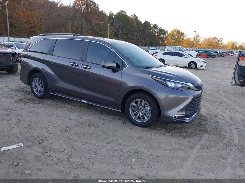 2024 TOYOTA SIENNA XLE - 5TDYRKEC6RS217506
