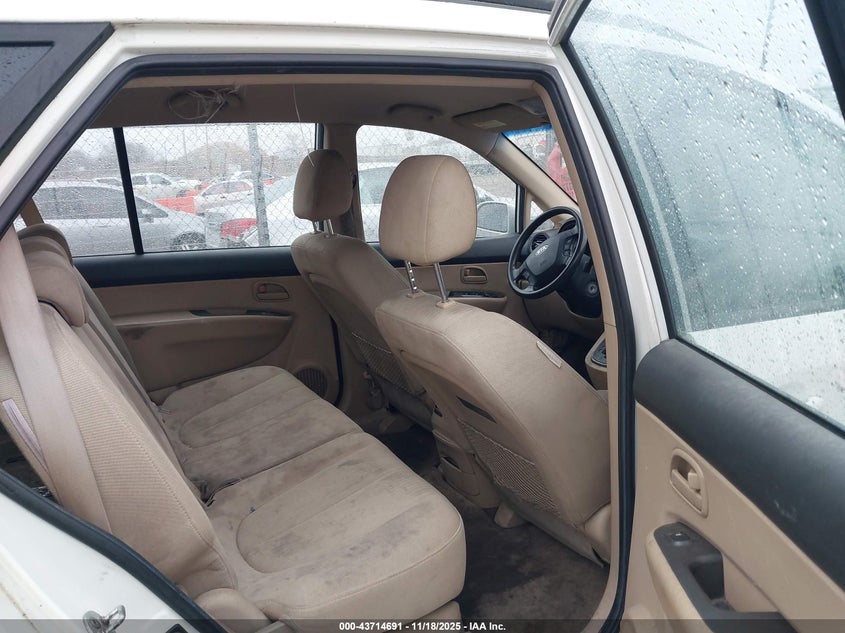 2008 Kia Rondo Lx V6 VIN: KNAFG526X87136544 Lot: 43714691