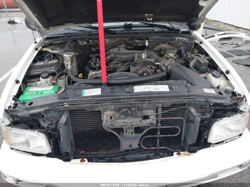 1997 GMC Jimmy Slt VIN: 1GKDT13W8V2570360 Lot: 43714706